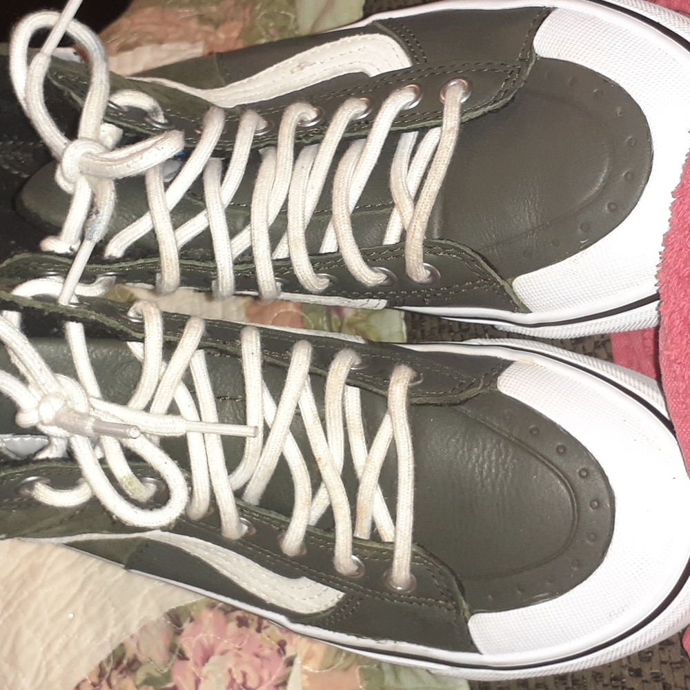 Vans off the wall tennis shoe